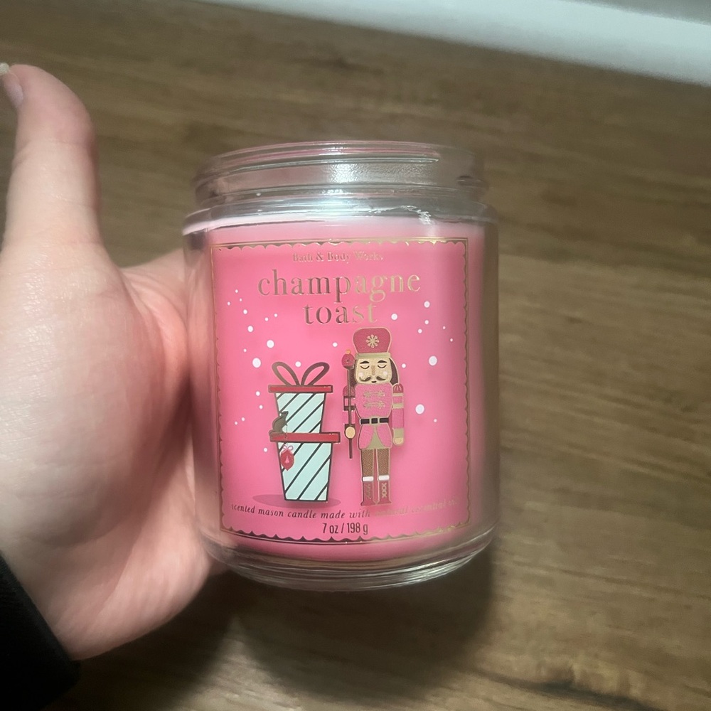 NEW CHAMPAGNE TOAST CANDLE